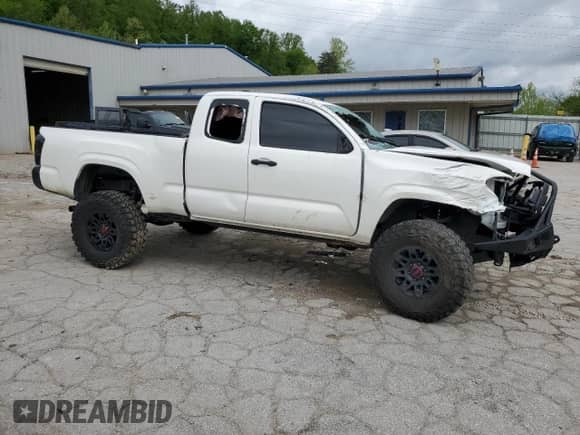 2020 Toyota Tacoma SR с VIN 3TYSX5EN3LT000067, выставлен на аукционе Copart как лот 55726575 с пробегом Не указан миль и Списание • Salvage title. История ставок и продаж доступна на DreamBid. Изображение 4.