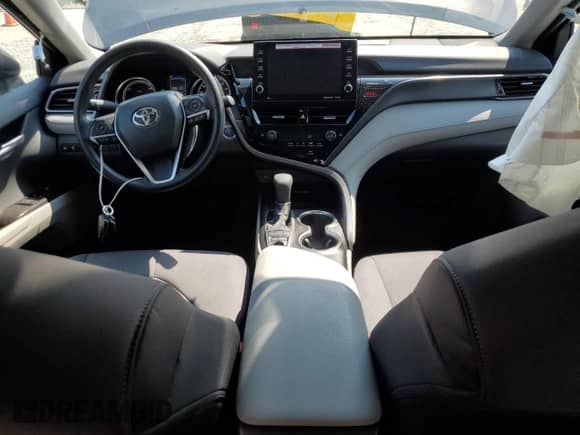 2024 Toyota Camry Hybrid LE with VIN 4T1H31AK1RU627128, listed as a Copart auction lot 61617385 with 28,872 mi miles and Salvage title. Bid and sale history available at DreamBid. Image 8.