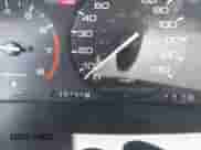 1991 Honda Accord EX z VIN JHMCB7560MC063583, wystawiony jako IAAI lot #42563870 z przebiegiem 226 798 mil mil oraz . Historia ofert i sprzedaży dostępna na DreamBid. Obrazek 15.