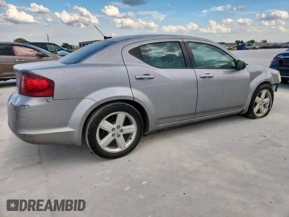 2013 Dodge Avenger SE z VIN 1C3CDZAB0DN643838, wystawiony jako Copart lot #82318845 z przebiegiem 114 049 mil mil oraz Szkoda całkowita • Salvage title. Historia ofert i sprzedaży dostępna na DreamBid. Obrazek 3.
