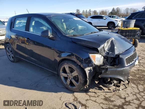 2016 Chevrolet Sonic RS z VIN 1G1JG6SB7G4128510, wystawiony jako Copart lot #45882335 z przebiegiem 151 500 mil mil oraz Szkoda całkowita • Salvage title. Historia ofert i sprzedaży dostępna na DreamBid. Obrazek 4.