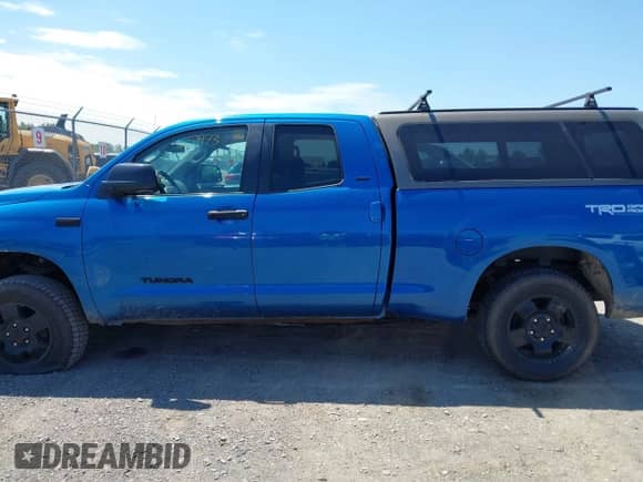 2010 Toyota Tundra с VIN 5TFUY5F13AX103560, выставлен на аукционе IAAI как лот 42571973 с пробегом 205 378 миль миль и . История ставок и продаж доступна на DreamBid. Изображение 14.
