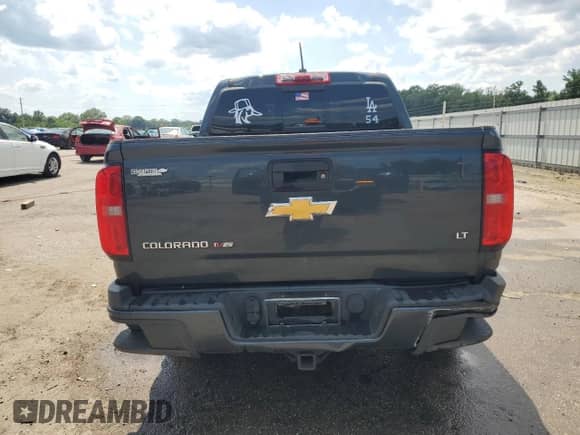 2018 Chevrolet Colorado 4WD LT z VIN 1GCGTCENXJ1180689, wystawiony jako Copart lot #57711205 z przebiegiem 137 690 mil mil oraz Szkoda całkowita • Salvage title. Historia ofert i sprzedaży dostępna na DreamBid. Obrazek 6.