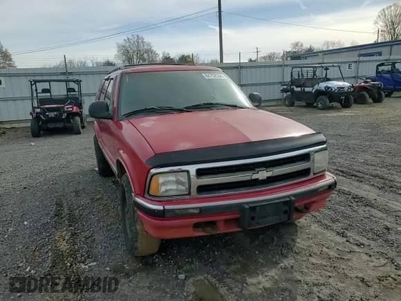 1995 Chevrolet Blazer z VIN 1GNDT13W2SK212802, wystawiony jako Copart lot #84792554 z przebiegiem 186 206 mil mil oraz Szkoda całkowita • Salvage title. Historia ofert i sprzedaży dostępna na DreamBid. Obrazek 11.