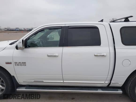 2017 Ram 1500 Limited z VIN 1C6RR7PT0HS631327, wystawiony jako IAAI lot #42080385 z przebiegiem 85 000 mil mil oraz . Historia ofert i sprzedaży dostępna na DreamBid. Obrazek 14.