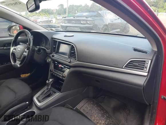 2017 Hyundai Elantra SE z VIN KMHD84LF7HU274345, wystawiony jako IAAI lot #42665155 z przebiegiem 120 284 mil mil oraz . Historia ofert i sprzedaży dostępna na DreamBid. Obrazek 5.