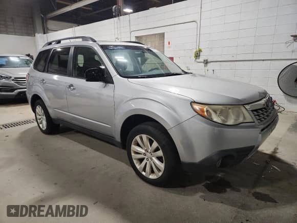 2013 Subaru Forester X Premium z VIN JF2SHADC2DH430052, wystawiony jako Copart lot #86637035 z przebiegiem 180 652 mil mil oraz Czysty tytuł • Clean title. Historia ofert i sprzedaży dostępna na DreamBid. Obrazek 4.