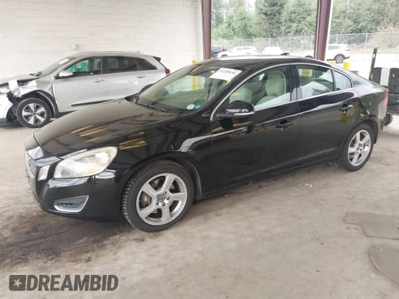 2012 Volvo S60 T5 с VIN YV1622FS8C2031282, выставлен на аукционе IAAI как лот 43220536 с пробегом 127 592 миль миль и . История ставок и продаж доступна на DreamBid. Изображение 2.
