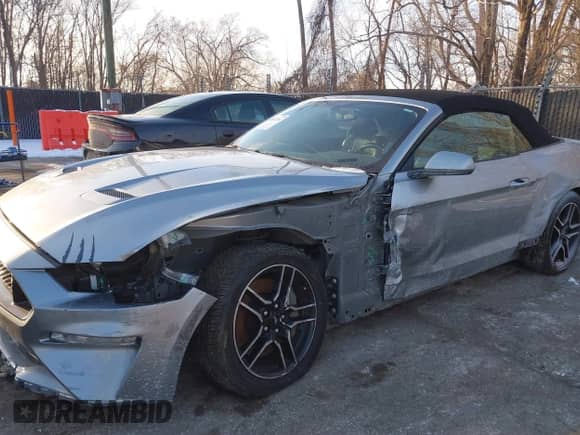 2020 Ford Mustang GT Premium с VIN 1FATP8FF1L5115237, выставлен на аукционе IAAI как лот 41613761 с пробегом 85 986 миль миль и . История ставок и продаж доступна на DreamBid. Изображение 6.