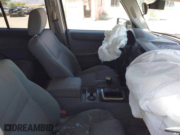 2007 Jeep Commander Sport с VIN 1J8HH48K07C635861, выставлен на аукционе IAAI как лот 42451472 с пробегом 155 912 миль миль и . История ставок и продаж доступна на DreamBid. Изображение 5.