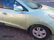 2013 Hyundai Tucson Limited z VIN KM8JUCAC2DU582647, wystawiony jako IAAI lot #43422083 z przebiegiem 145 178 mil mil oraz . Historia ofert i sprzedaży dostępna na DreamBid. Obrazek 6.