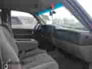 2005 Chevrolet Avalanche LS z VIN 3GNEK12Z75G160873, wystawiony jako IAAI lot #42345526 z przebiegiem 203 115 mil mil oraz . Historia ofert i sprzedaży dostępna na DreamBid. Obrazek 5.