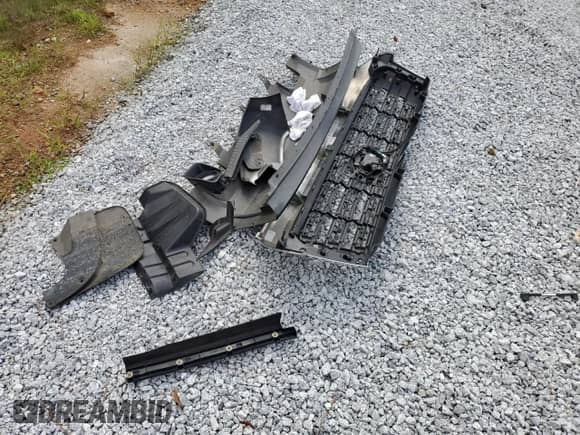 2020 Toyota Tundra Platinum с VIN 5TFGY5F17LX263151, выставлен на аукционе Copart как лот 65772464 с пробегом 104 218 миль миль и Списание • Salvage title. История ставок и продаж доступна на DreamBid. Изображение 12.