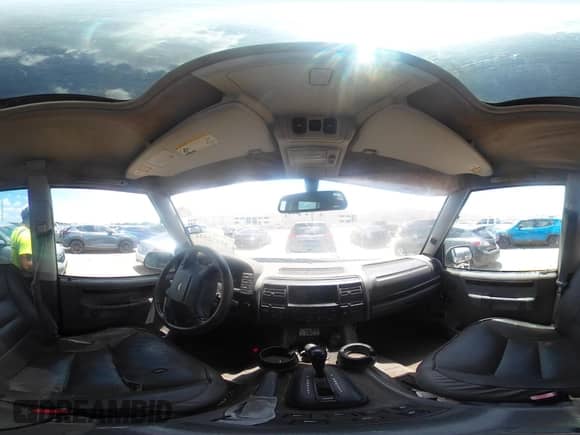 2002 Land Rover Discovery Cloth with VIN SALTY15412A752111, listed as a IAAI auction lot 42522532 with 224,742 mi miles and . Bid and sale history available at DreamBid. Image 18.