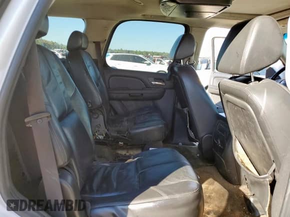 2008 Chevrolet Tahoe 2LT z VIN 1GNFC130X8R110202, wystawiony jako Copart lot #90873445 z przebiegiem 284 247 mil mil oraz Czysty tytuł • Clean title. Historia ofert i sprzedaży dostępna na DreamBid. Obrazek 11.