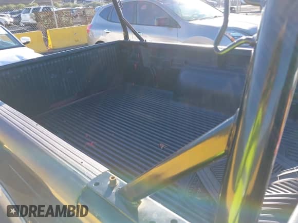 2001 Nissan Frontier XE z VIN 1N6DD21S61C306229, wystawiony jako IAAI lot #43550145 z przebiegiem 158 610 mil mil oraz . Historia ofert i sprzedaży dostępna na DreamBid. Obrazek 8.