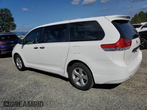 2011 Toyota Sienna с VIN 5TDKA3DC9BS001692, выставлен на аукционе Copart как лот 80827425 с пробегом 188 280 миль миль и Списание • Salvage title. История ставок и продаж доступна на DreamBid. Изображение 2.