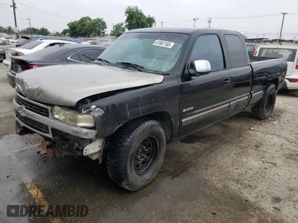 2000 Chevrolet Silverado 1500 LS z VIN 2GCEC19V5Y1395486, wystawiony jako Copart lot #61867165 z przebiegiem 156 882 mil mil oraz Czysty tytuł • Clean title. Historia ofert i sprzedaży dostępna na DreamBid. Obrazek 1.