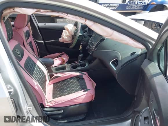 2017 Chevrolet Cruze LT z VIN 1G1BE5SM6H7269154, wystawiony jako IAAI lot #43217383 z przebiegiem 101 243 mil mil oraz . Historia ofert i sprzedaży dostępna na DreamBid. Obrazek 5.