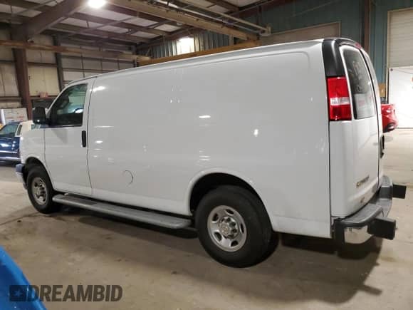 2022 Chevrolet Express Cargo с VIN 1GCWGAFP4N1195148, выставлен на аукционе Copart как лот 54868685 с пробегом 25 686 миль миль и Списание • Salvage title. История ставок и продаж доступна на DreamBid. Изображение 2.