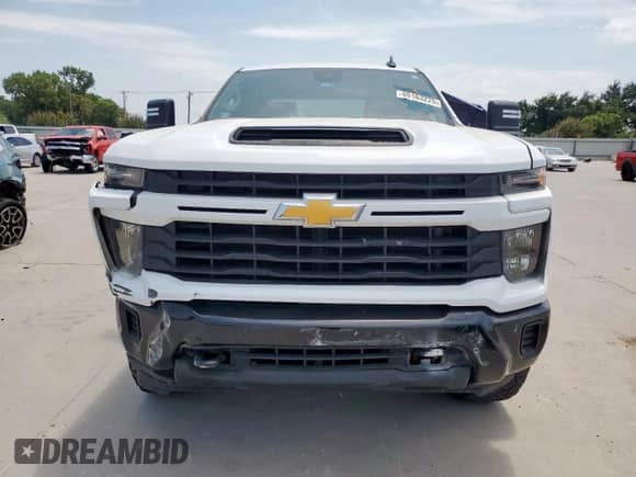 2024 Chevrolet Silverado 2500HD Custom z VIN 2GC4YME72R1121850, wystawiony jako Copart lot #66163225 z przebiegiem 57 752 mil mil oraz Szkoda całkowita • Salvage title. Historia ofert i sprzedaży dostępna na DreamBid. Obrazek 5.