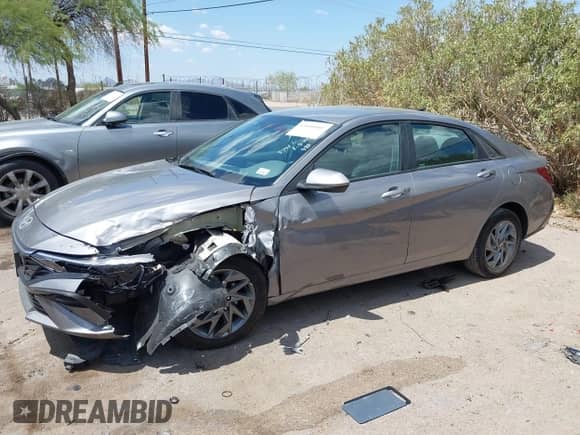 2024 Hyundai Elantra SEL z VIN KMHLM4DG2RU839715, wystawiony jako IAAI lot #43040402 z przebiegiem 22 159 mil mil oraz . Historia ofert i sprzedaży dostępna na DreamBid. Obrazek 14.