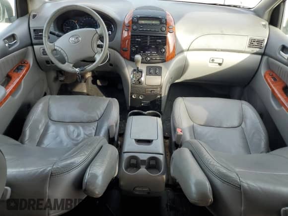 2010 Toyota Sienna XLE с VIN 5TDYK4CC8AS339789, выставлен на аукционе Copart как лот 85838045 с пробегом 178 977 миль миль и Списание • Salvage title. История ставок и продаж доступна на DreamBid. Изображение 8.