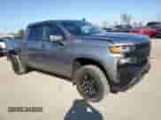 2022 Chevrolet Silverado 1500 Custom Trail Boss z VIN 1GCPYCEK7NZ184357, wystawiony jako Copart lot #46515395 z przebiegiem 18 814 mil mil oraz Szkoda całkowita • Salvage title. Historia ofert i sprzedaży dostępna na DreamBid. Obrazek 4.