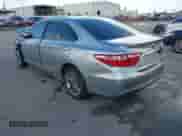 2017 Toyota Camry XLE z VIN 4T1BF1FK1HU660134, wystawiony jako IAAI lot #43300739 z przebiegiem 121 817 mil mil oraz . Historia ofert i sprzedaży dostępna na DreamBid. Obrazek 3.