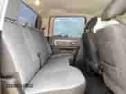 2021 Ram 1500 SLT z VIN 1C6RR7TT7MS518488, wystawiony jako Copart lot #68040595 z przebiegiem 81 547 mil mil oraz Czysty tytuł • Clean title. Historia ofert i sprzedaży dostępna na DreamBid. Obrazek 10.