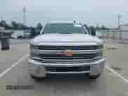 2016 Chevrolet Silverado 2500HD Work Truck z VIN 1GC2KUEG0GZ137431, wystawiony jako IAAI lot #42499894 z przebiegiem 228 740 mil mil oraz . Historia ofert i sprzedaży dostępna na DreamBid. Obrazek 12.