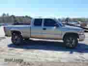 2003 GMC Sierra 1500 SLT z VIN 1GTEK19TX3E107129, wystawiony jako IAAI lot #41747356 z przebiegiem 267 536 mil mil oraz . Historia ofert i sprzedaży dostępna na DreamBid. Obrazek 14.