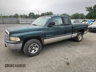 2000 Dodge 1500 z VIN 3B7HC13Z0YM241138, wystawiony jako Copart lot #81446335 z przebiegiem 133 312 mil mil oraz Szkoda całkowita • Salvage title. Historia ofert i sprzedaży dostępna na DreamBid. Obrazek 1.