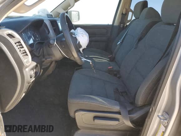 2019 Ram 1500 Tradesman z VIN 1C6RREGT5KN526857, wystawiony jako Copart lot #81914084 z przebiegiem 51 029 mil mil oraz Nie do naprawy • Non repairable. Historia ofert i sprzedaży dostępna na DreamBid. Obrazek 7.