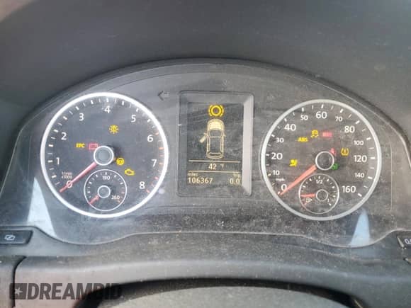 2010 Volkswagen Tiguan с VIN WVGBV9AX9AW500811, выставлен на аукционе Copart как лот 82588274 с пробегом 106 367 миль миль и Чистый • Clean title. История ставок и продаж доступна на DreamBid. Изображение 9.