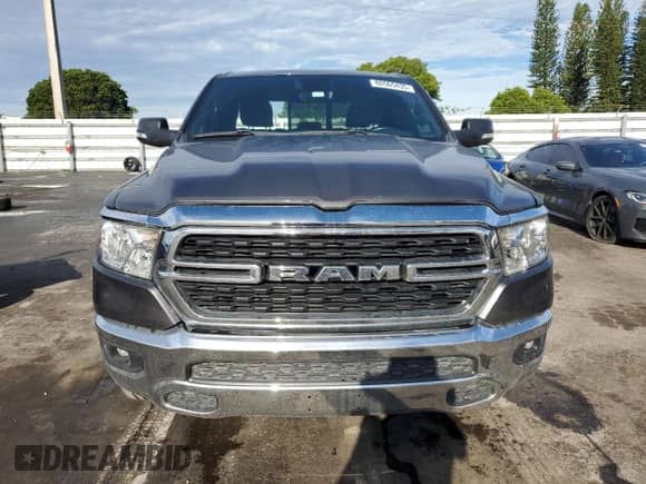 2022 Ram 1500 Big Horn z VIN 1C6RREBG5NN452239, wystawiony jako Copart lot #80565435 z przebiegiem 13 626 mil mil oraz Czysty tytuł • Clean title. Historia ofert i sprzedaży dostępna na DreamBid. Obrazek 5.