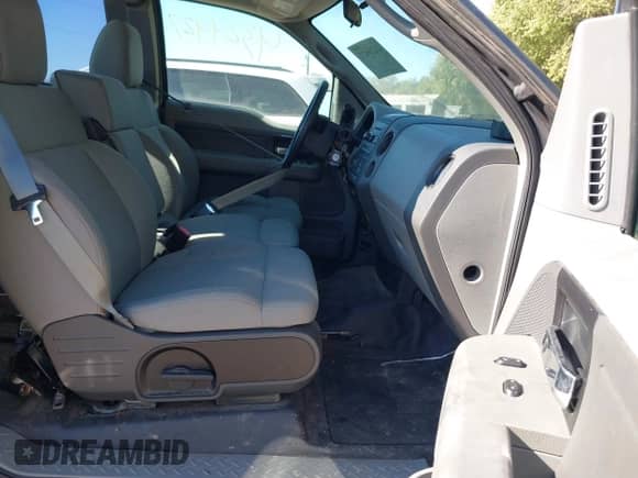 2008 Ford F-150 STX z VIN 1FTRX14W88FB37901, wystawiony jako IAAI lot #43424427 z przebiegiem 198 322 mil mil oraz . Historia ofert i sprzedaży dostępna na DreamBid. Obrazek 5.