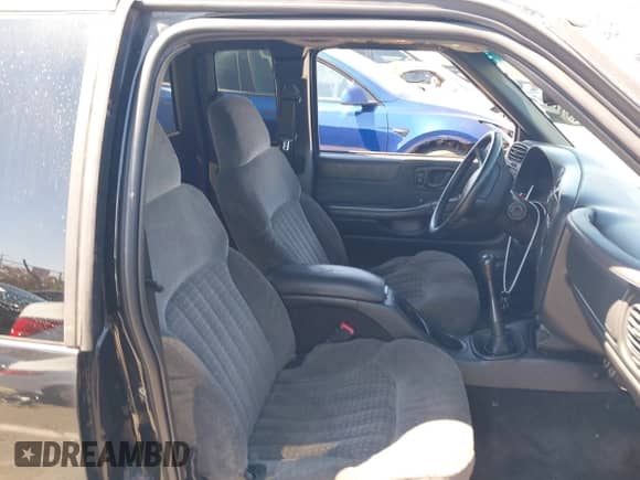 2002 Chevrolet S-10 LS с VIN 1GCCS19W328109609, выставлен на аукционе IAAI как лот 42847841 с пробегом 196 542 миль миль и . История ставок и продаж доступна на DreamBid. Изображение 5.