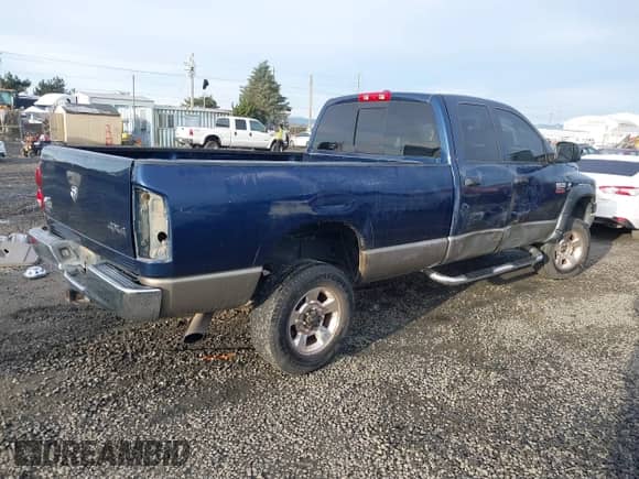 2008 Dodge 2500 SLT z VIN 3D7KS28A28G127518, wystawiony jako IAAI lot #41239093 z przebiegiem 246 641 mil mil oraz . Historia ofert i sprzedaży dostępna na DreamBid. Obrazek 4.