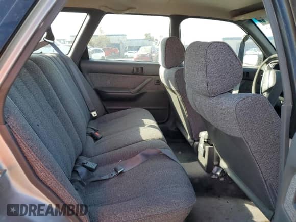 1990 Toyota Camry z VIN JT2SV21W7L0364695, wystawiony jako Copart lot #68265625 z przebiegiem 262 028 mil mil oraz Szkoda całkowita • Salvage title. Historia ofert i sprzedaży dostępna na DreamBid. Obrazek 22.