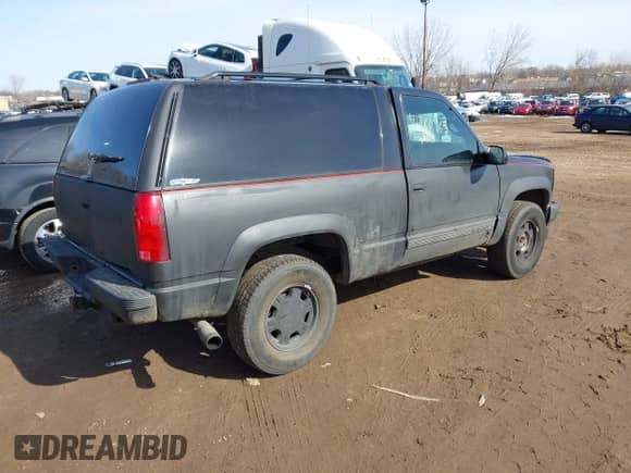 1997 Chevrolet Tahoe with VIN 3GNEK18R5VG126423, listed as a IAAI auction lot 41766765 with 278,269 mi miles and . Bid and sale history available at DreamBid. Image 4.