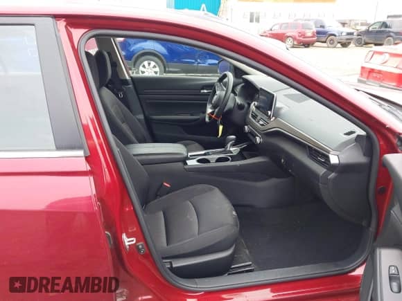 2024 Nissan Altima SV with VIN 1N4BL4DVXRN371265, listed as a IAAI auction lot 43304659 with 33,867 mi miles and . Bid and sale history available at DreamBid. Image 5.