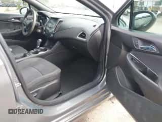 2017 Chevrolet Cruze LT с VIN 1G1BE5SMXH7215310, выставлен на аукционе IAAI как лот 43400905 с пробегом 129 073 миль миль и . История ставок и продаж доступна на DreamBid. Изображение 5.