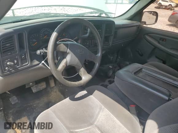 2006 Chevrolet Silverado 1500 Work Truck с VIN 3GCEK14V06G190270, выставлен на аукционе Copart как лот 69216335 с пробегом 110 347 миль миль и Списание • Salvage title. История ставок и продаж доступна на DreamBid. Изображение 8.