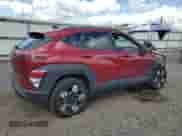 2024 Hyundai Kona SEL с VIN KM8HCCAB2RU054333, выставлен на аукционе Copart как лот 70749355 с пробегом 36 714 миль миль и Списание • Salvage title. История ставок и продаж доступна на DreamBid. Изображение 3.