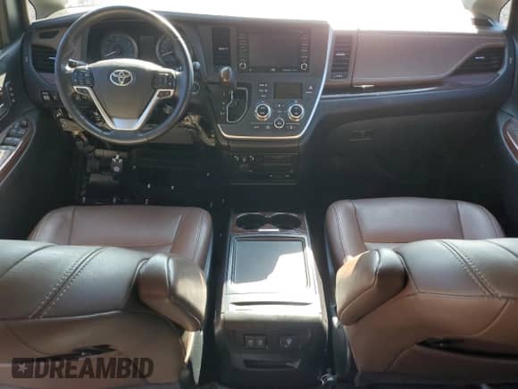 2020 Toyota Sienna XLE z VIN 5TDDZ3DCXLS228487, wystawiony jako Copart lot #70249615 z przebiegiem 39 481 mil mil oraz Szkoda całkowita • Salvage title. Historia ofert i sprzedaży dostępna na DreamBid. Obrazek 8.