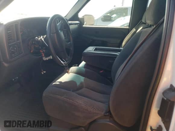 2003 Chevrolet Silverado 1500 LS z VIN 1GCEC19T73E215270, wystawiony jako Copart lot #71969234 z przebiegiem 216 309 mil mil oraz Szkoda całkowita • Salvage title. Historia ofert i sprzedaży dostępna na DreamBid. Obrazek 7.