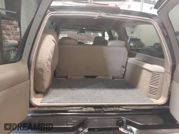 1996 Chevrolet Suburban with VIN 1GNFK16R3TJ384720, listed as a IAAI auction lot 42348673 with 143,831 mi miles and . Bid and sale history available at DreamBid. Image 18.