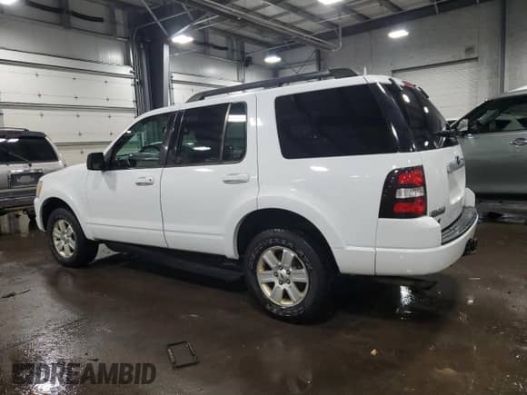 2010 Ford Explorer with VIN 1FMEU7D89AUA09742, listed as a Copart auction lot 44901595 with 122,509 mi miles and Salvage title. Bid and sale history available at DreamBid. Image 2.