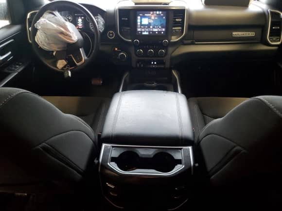 2023 Ram 1500 Big Horn z VIN 1C6SRFMT7PN547809, wystawiony jako Copart lot #56602305 z przebiegiem 17 978 mil mil oraz Szkoda całkowita • Salvage title. Historia ofert i sprzedaży dostępna na DreamBid. Obrazek 8.